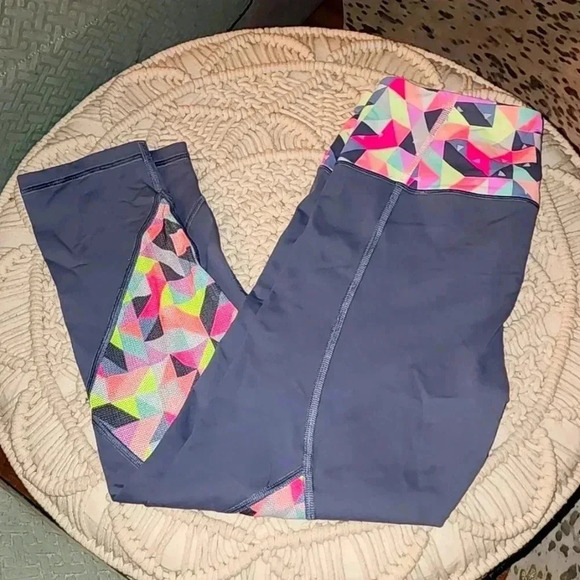 Victoria's Secret Sport Capri Leggings - Picture 1 of 3